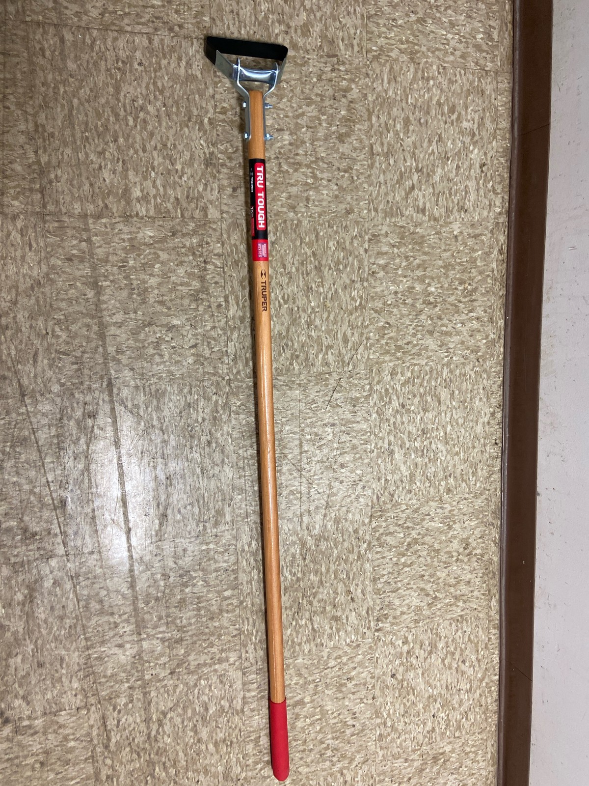 True Temper1866300Action Hoe with Hardwood Handle54 Inch gallery
