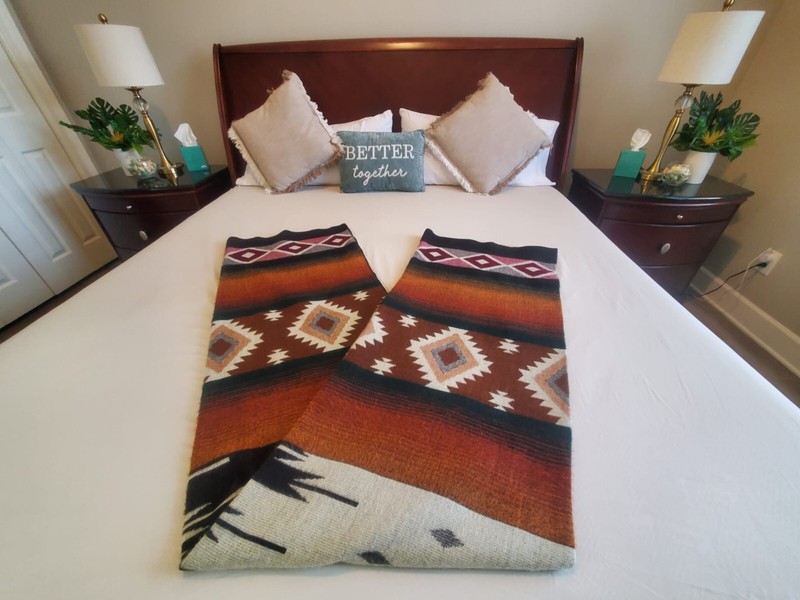KING SIZE REVERSIBLE, ALPACA WOOL,MULTICOLOR BLANKET ECUADOR 74,8x91,33 in gallery