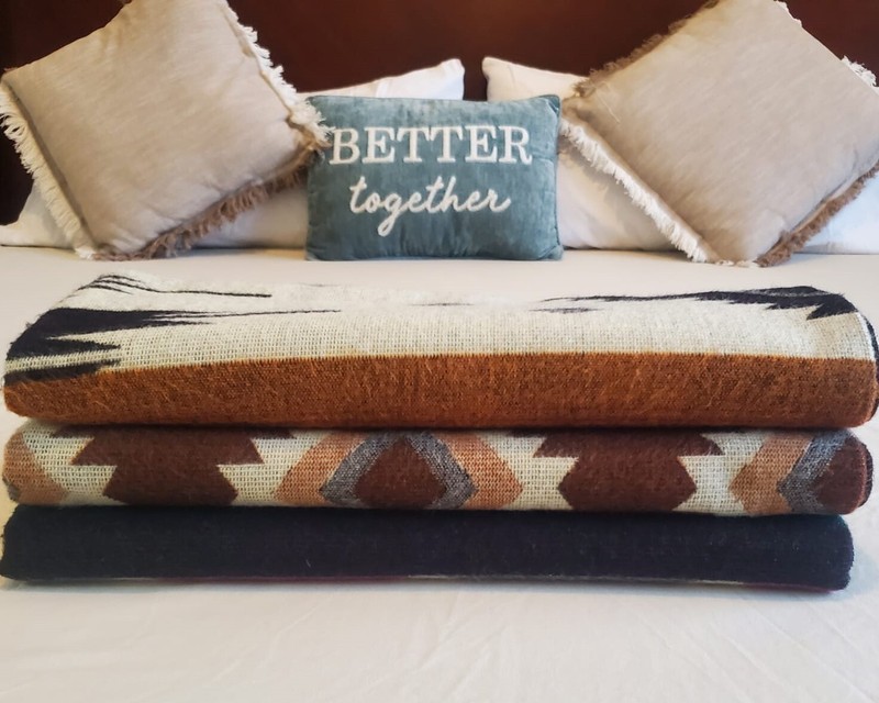 KING SIZE REVERSIBLE, ALPACA WOOL,MULTICOLOR BLANKET ECUADOR 74,8x91,33 in gallery