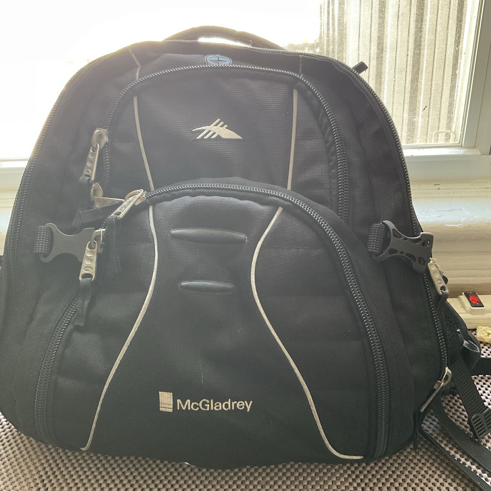 High Sierra Black Hiking Backpack Medium Zip Closure Padded 4 Pockets Logo