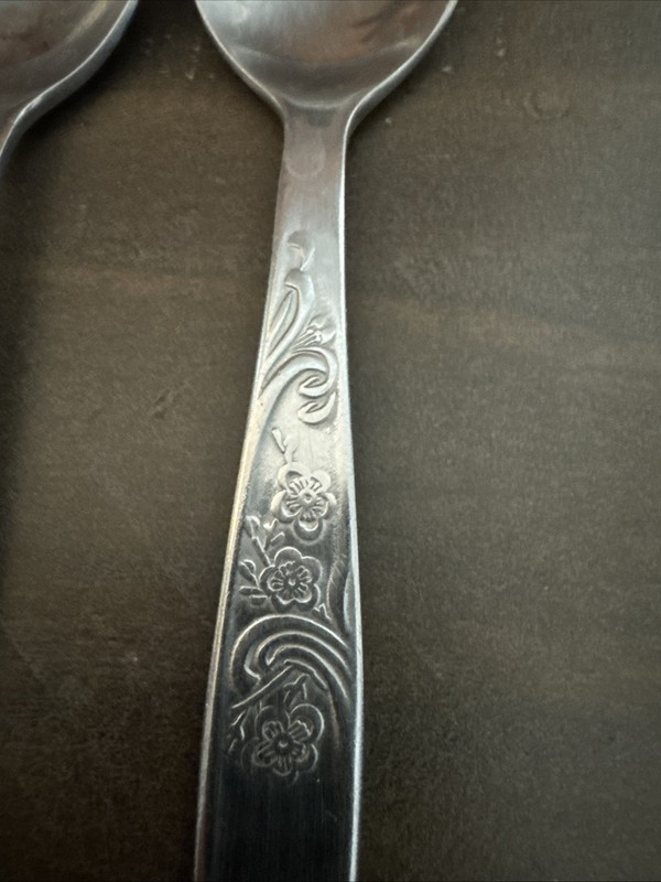 Rogers Floral Scroll Pattern S1712 Stainless 6 Pieces Flatware Misc Pieces gallery