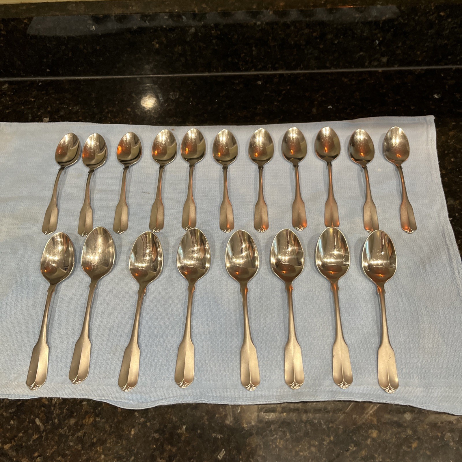 WM A Rogers Deluxe Stainless Oneida 19 Spoons 8 Tablespoons 11 Teasp. Gloria EUC gallery