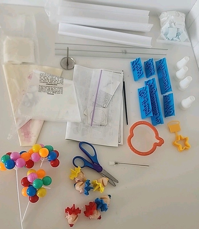 Wilton Cake Decorating Tool Caddy with Large Lot of Supplies gallery