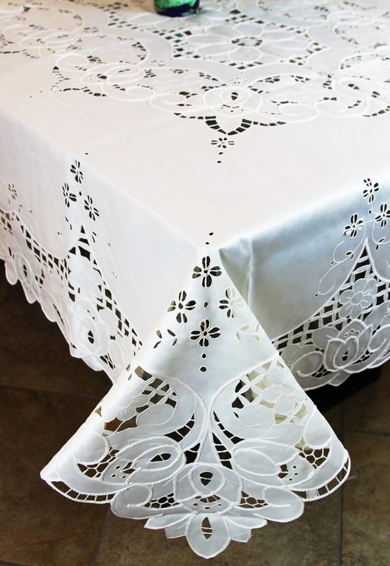 54x72" Rectangular Embroidered Polyester Tablecloth 6 Napkins White Wedding gallery