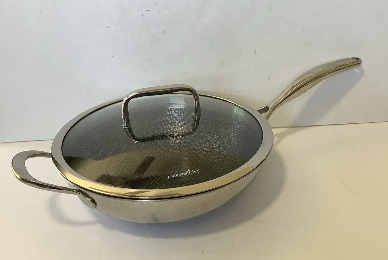 Pampered Chef 12" 30 cm Hexclad Style Nonstick Skillet Wok With Lid gallery