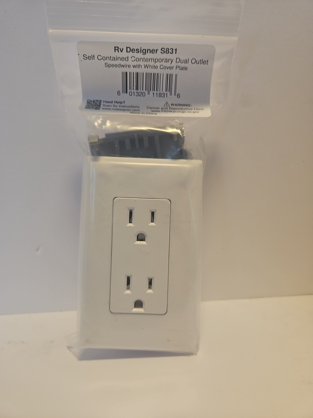 White RV Electrical Outlet Durable Design Easy Installation for Motorhome Power gallery