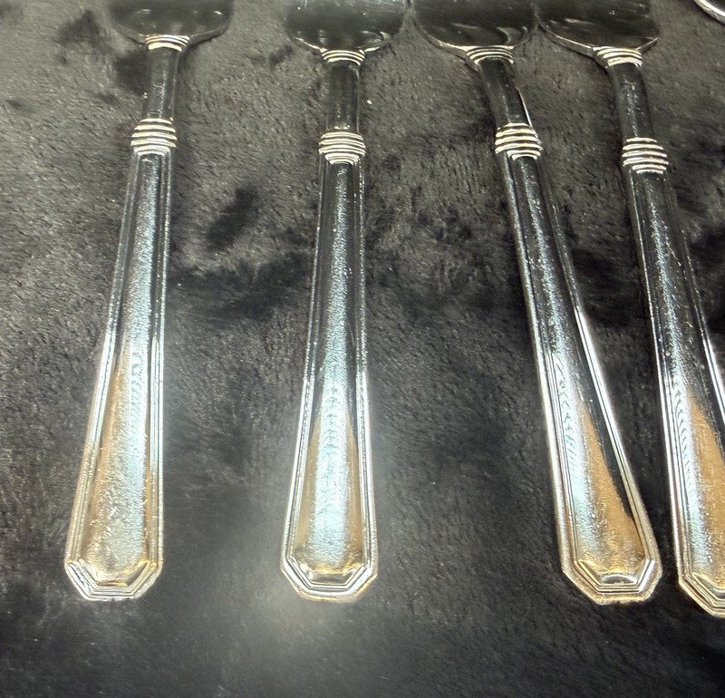 Pfaltzgraff Providence Stainless Flatware 14 Pieces 9 Knives 4 Forks 1 Spoon gallery