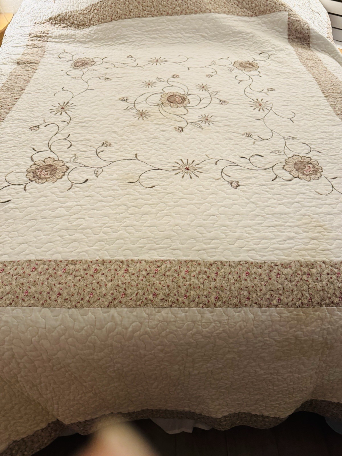 Embroidered Quilt Scalloped 92 x88 COTTON Bedspread Ivory Beige Florals READ gallery