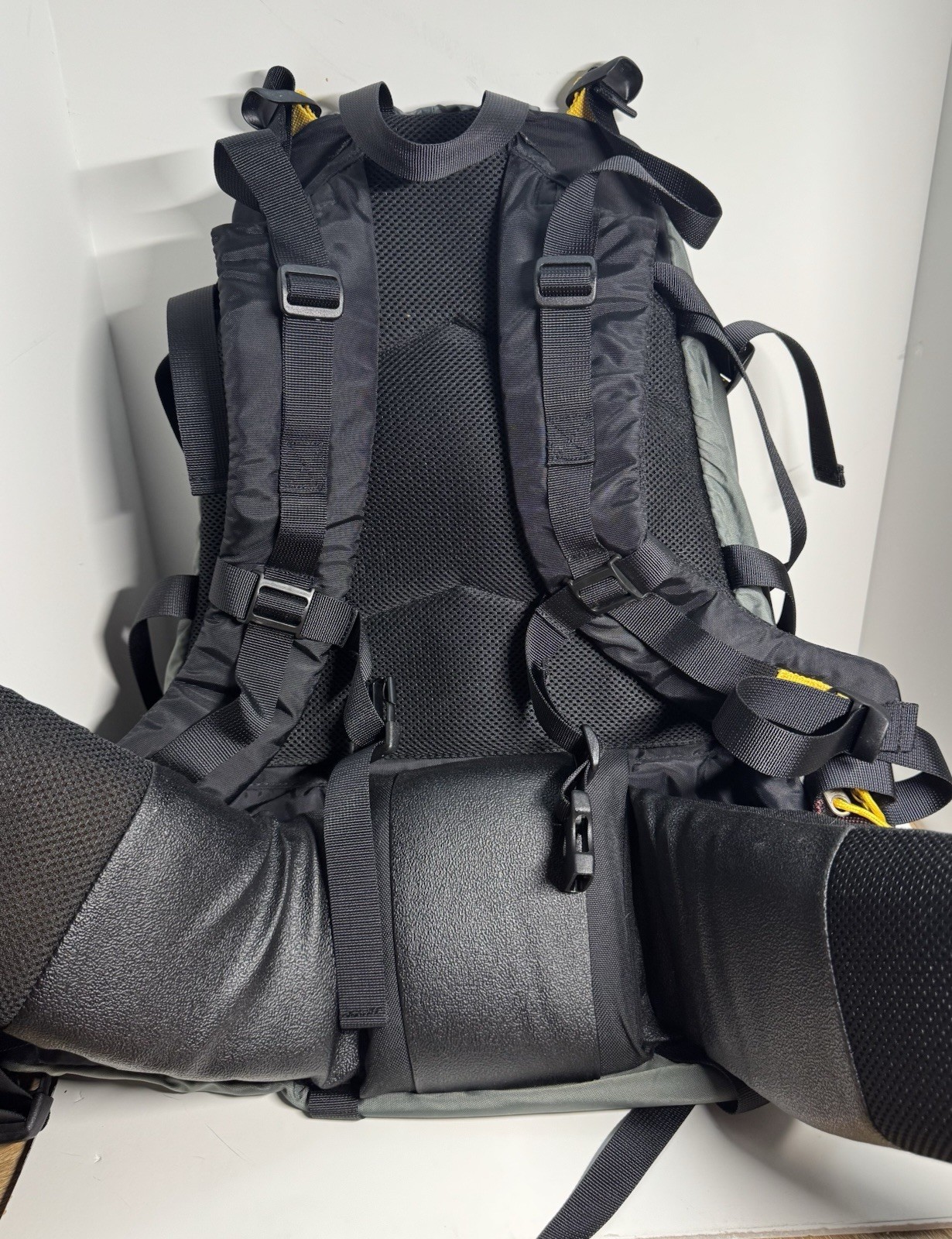 Quest Backpack, Blk/Red/Gray 3