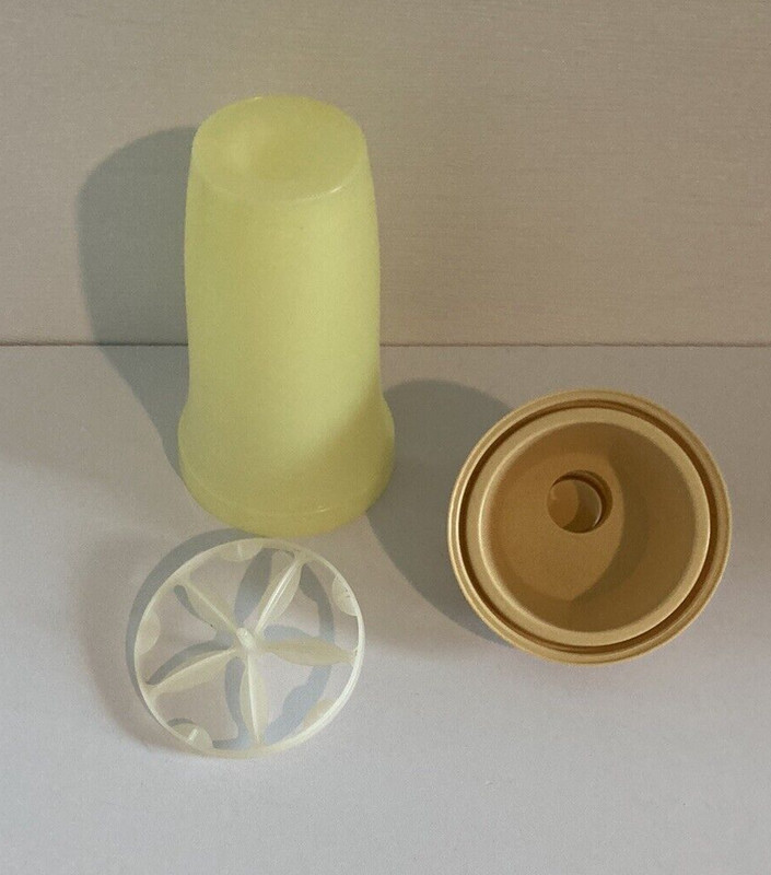 Tupperware 844-11 Quick Shake Gravy Drink Mixer Shaker Yellow Peach Lid Vtg gallery