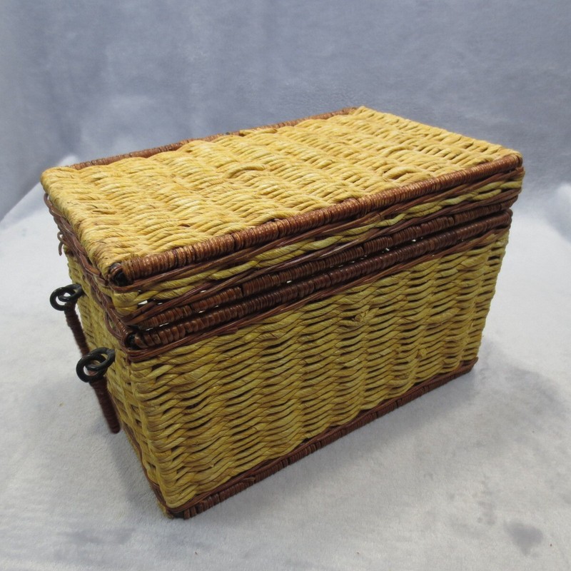 Vintage Rectangle Basket with Hinged Lid and Handles No locking Closure 6 x 9.5" gallery