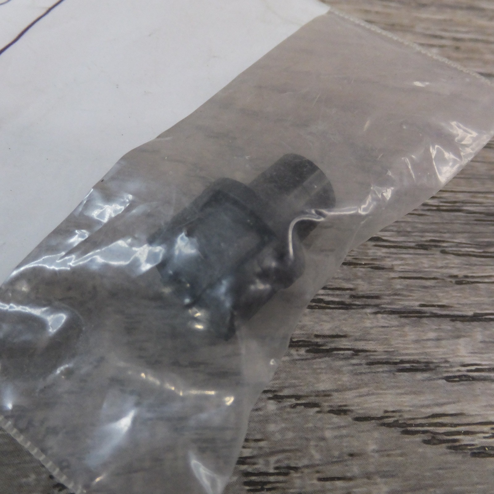 Briggs & Stratton 692294 Gas Tank Mount Bolt Small Engine Replacement Part NEW gallery