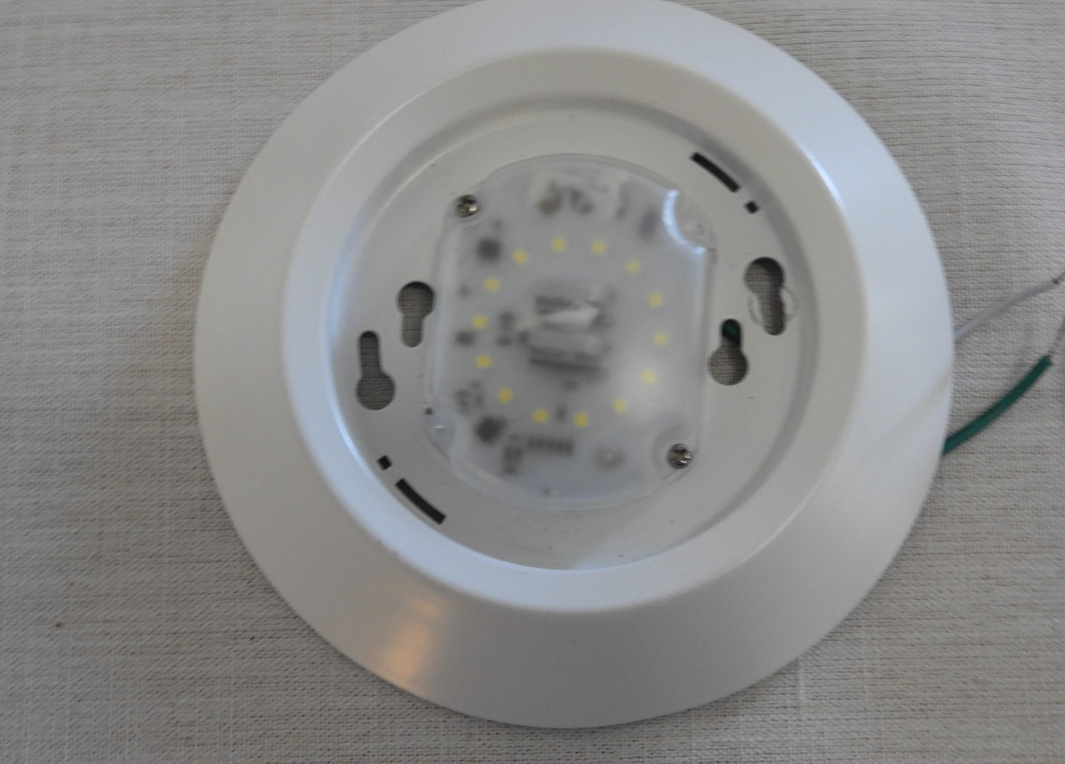 6in Generation Lighting 14550S-15 Traverse Round T24 3000K 90CRI White used gallery