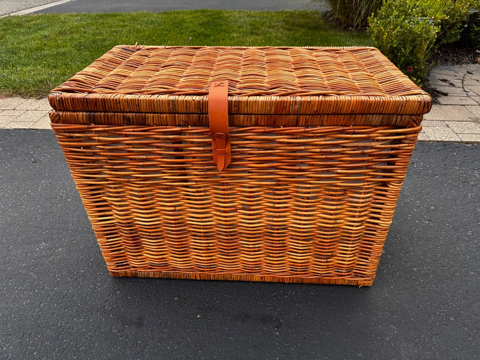 REDUCED: Extra Large Wicker Storage Trunk w/liner - In Excellent Condition gallery