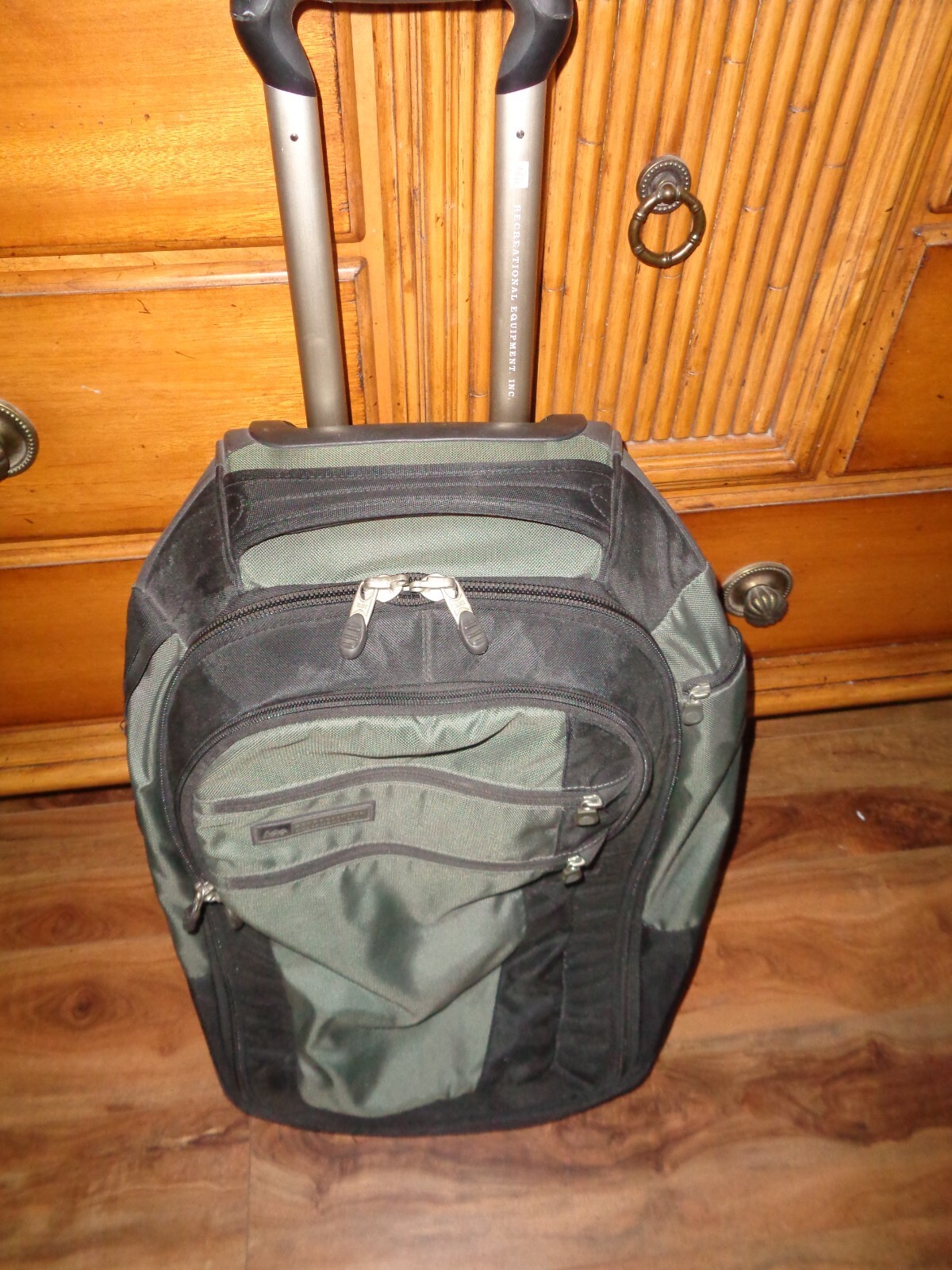 REI Large Backpack with Handle & Rollers Suitcase 3