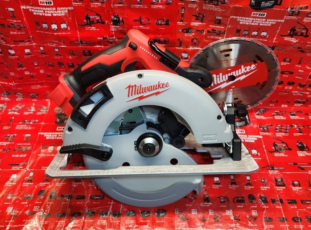 ⭐️NEW⭐️ Milwaukee M18 18V Brushless Cordless 7-1/4 in. Circular Saw 2631-20 gallery