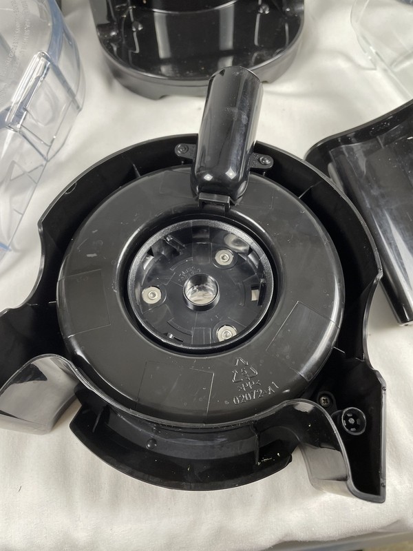 BLACK+DECKER Juice Extractor Centrifugal Juicer Black JE2200B 400W Tested Works gallery