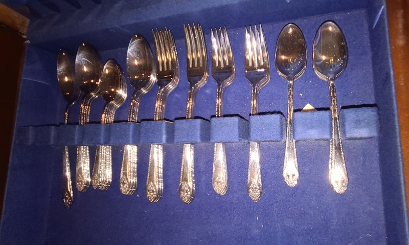 Holmes & Edwards Silverplate Set. 52 Tital Pieces. Design Is "Lovely Lady" gallery