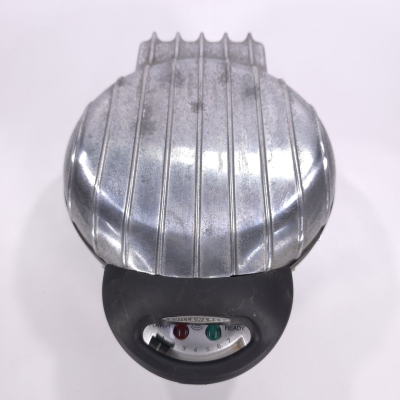 Villaware Model 2006 Silver Ribbed Petite Heart Shaped Belgium Waffle Maker gallery