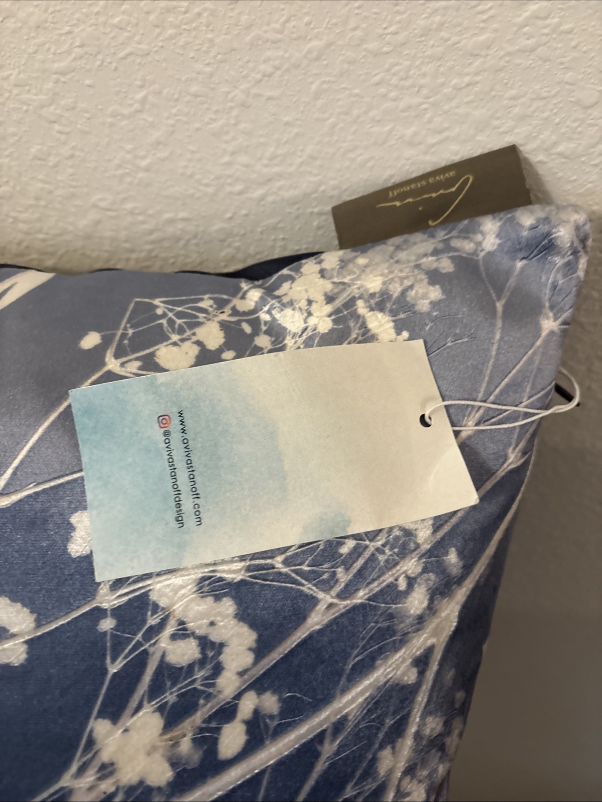 Aviva Stanoff Dogwood Blue & Navy Collection Velvet & Silk Pillow 20x20 $295 NWT gallery