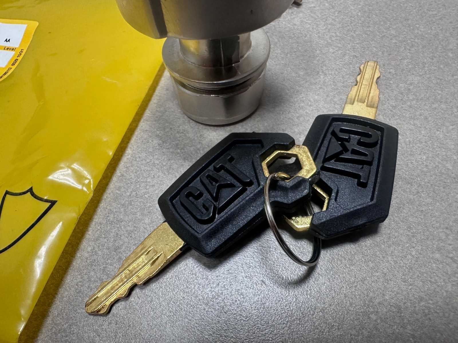 NOS Genuine CAT 9G-7641 Key Ignition Switch G 4 Terminal Start w/2 Keys gallery