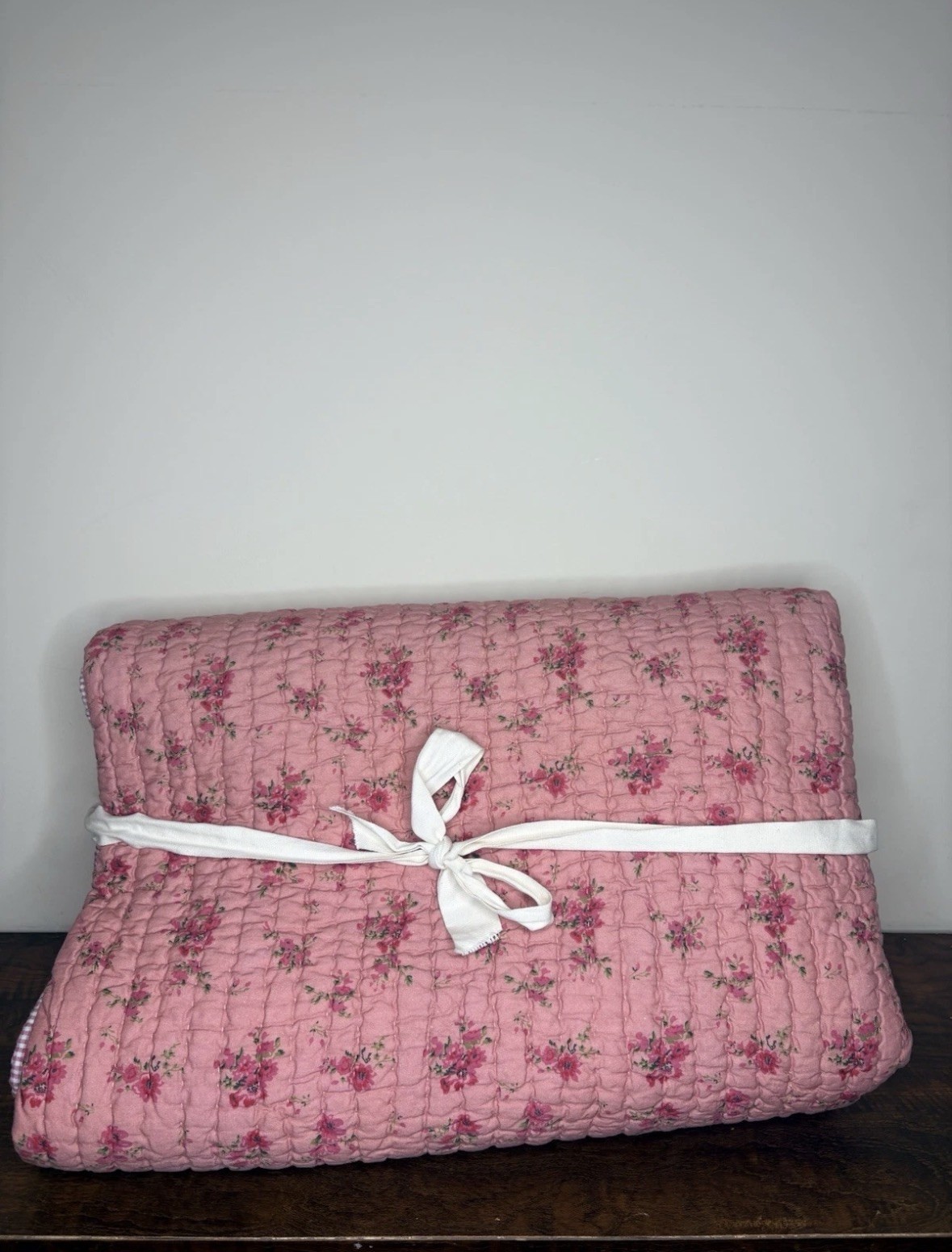 Greenrow GINGHAM FLORAL REVERSIBLE QUILT - Pink- Queen- 93x96 gallery