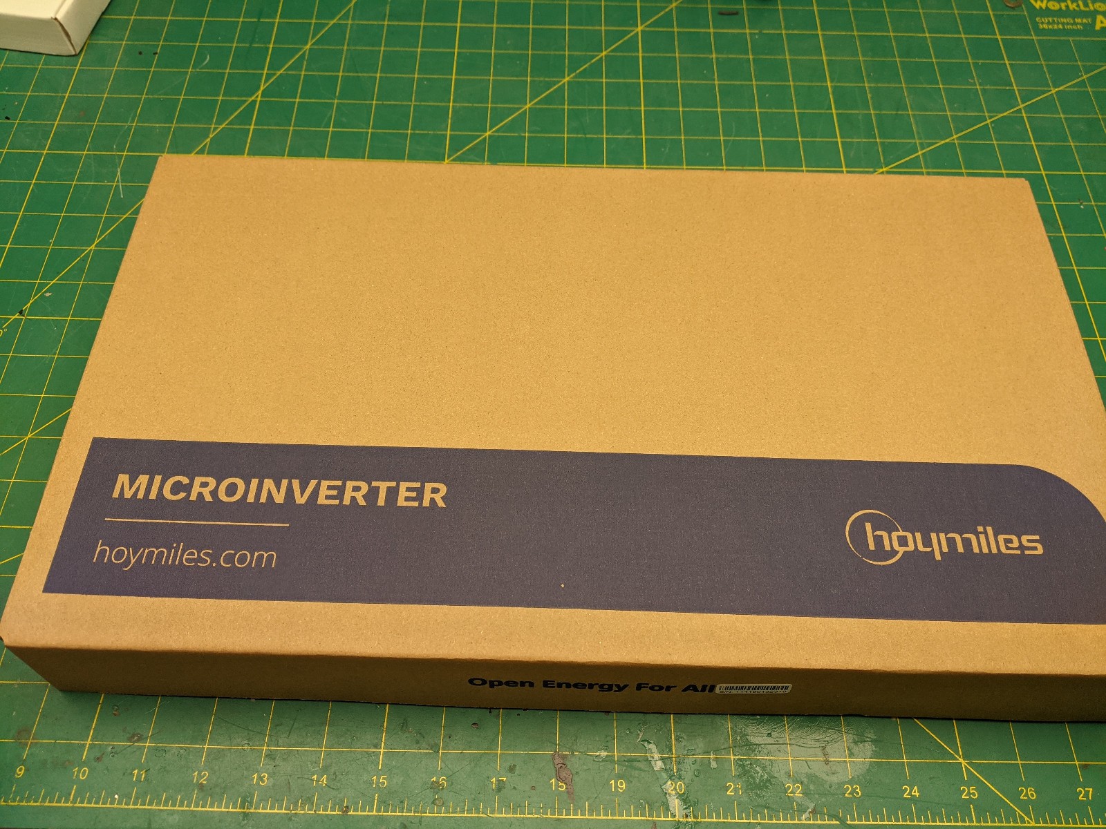 New in Box HOYMILES HM-600NT 600 MICROINVERTER 2-IN-1 INVERTER gallery