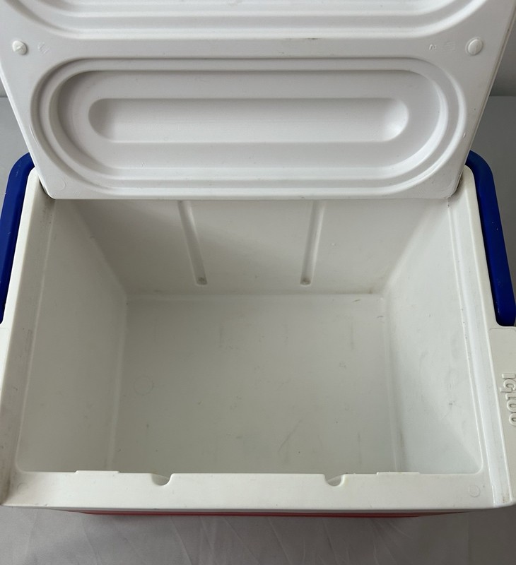 Igloo Legend Red With Blue Handle 12 Can 9 Qt. Cooler gallery