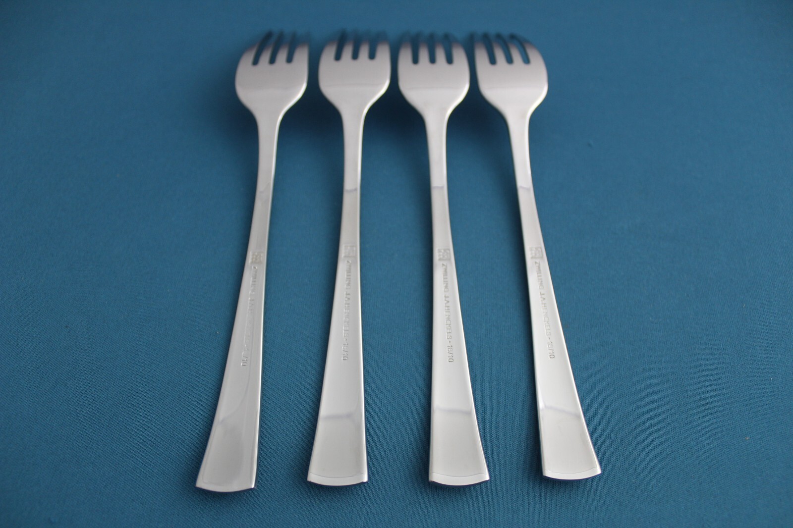 4 Dinner Forks Zwilling J. A. Henckels BELLASERA Glossy 18/10 NEW 7 7/8" gallery