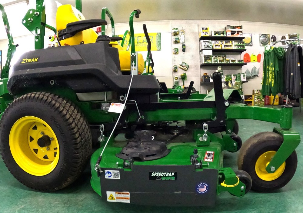 Speedtrap® Chute Blocker John Deere® ZTrak® Z740R 54" & 60" No drilling
