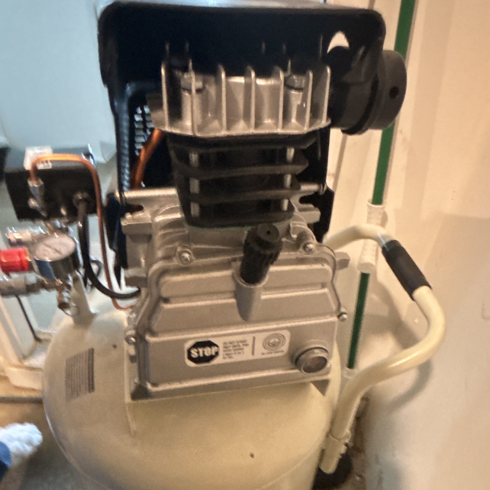 Pulsar P26 26 Gallon Vertical Oil-Free Air Compressor 120V 125 PSI gallery