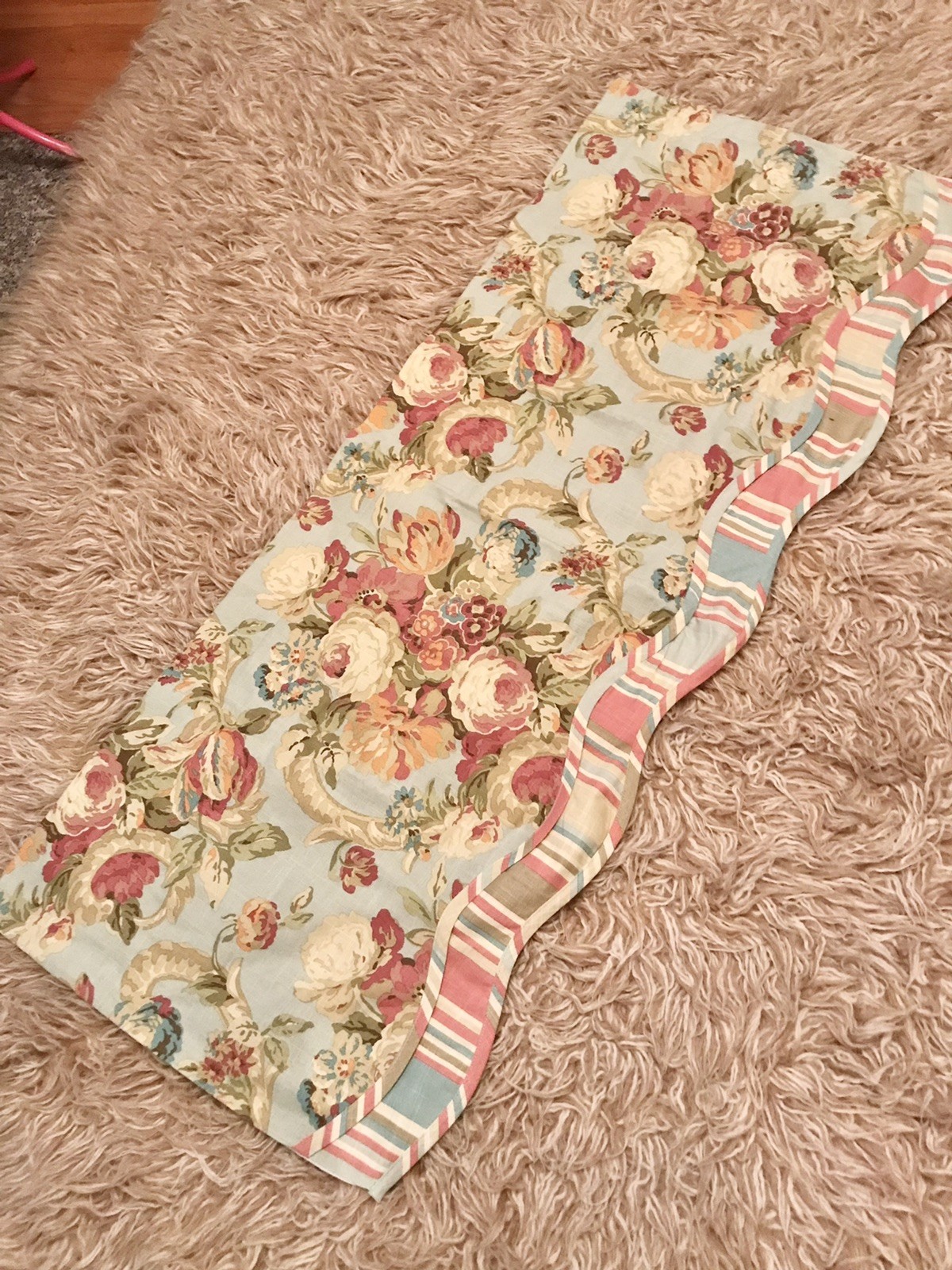 (1) Waverly Spring Bling Vapor Scallop Window Valance 50”x20” gallery