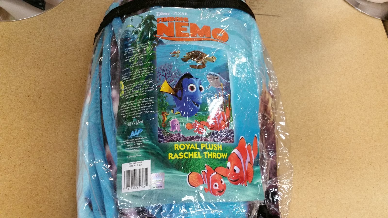 BRAND NEW OFFICIAL DISNEY FINDING DORY NEMO ACRYLIC TWIN SIZE 60X80 BLANKET gallery