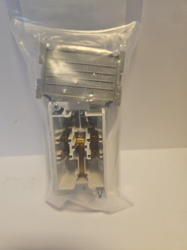 White RV Electrical Outlet Durable Design Easy Installation for Motorhome Power gallery