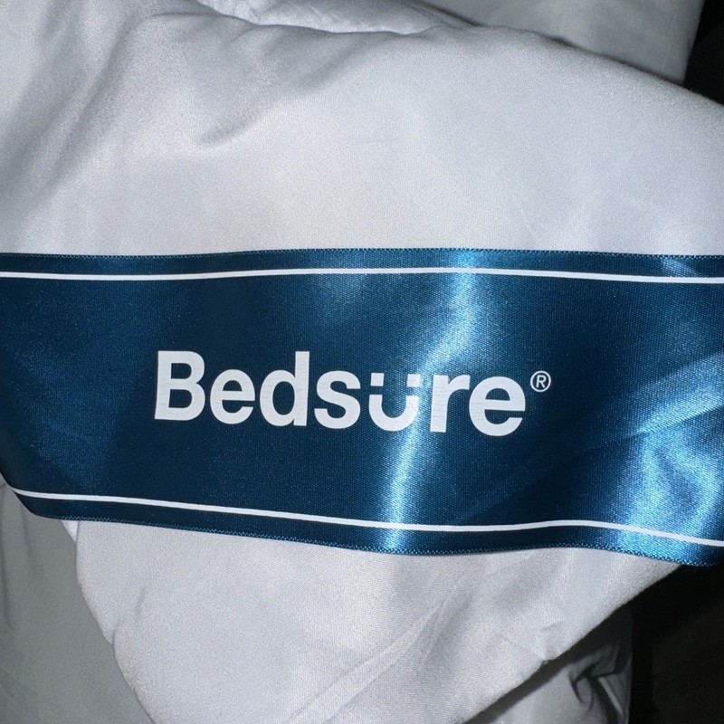 Bedsure Duvet Insert Queen Size Lightweight Quilt 8 Tab Down Alternative 88x88" gallery