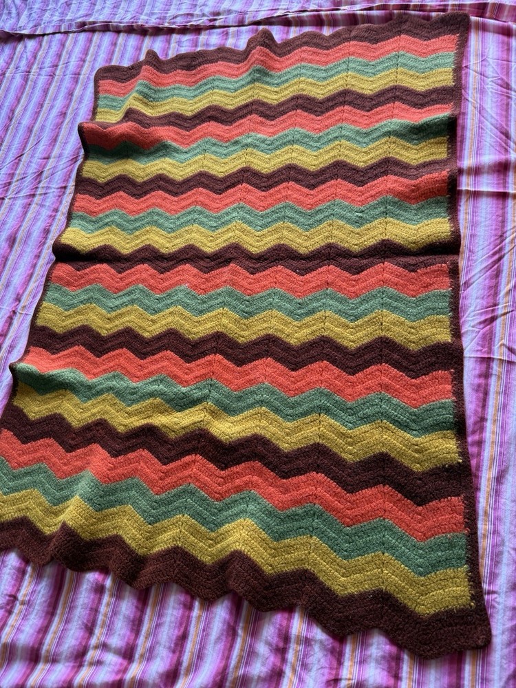 MCM 1960s 1970s Ripple ZigZag Chevron Afghan Granny Core Lap Blanket Throw