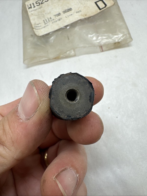 OEM STIHL TANK BUFFER MOUNT- 009 010 011 012 AV 045 056 CHAINSAW — 1114 790 9600 gallery