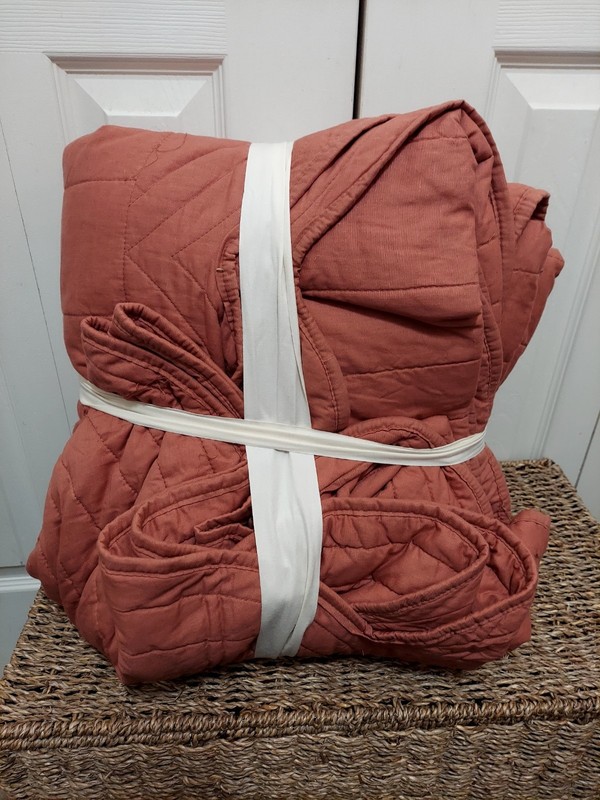 King Quilt Opalhouse Designed with Jungalow Scallop Edge Terracotta Color NWT gallery