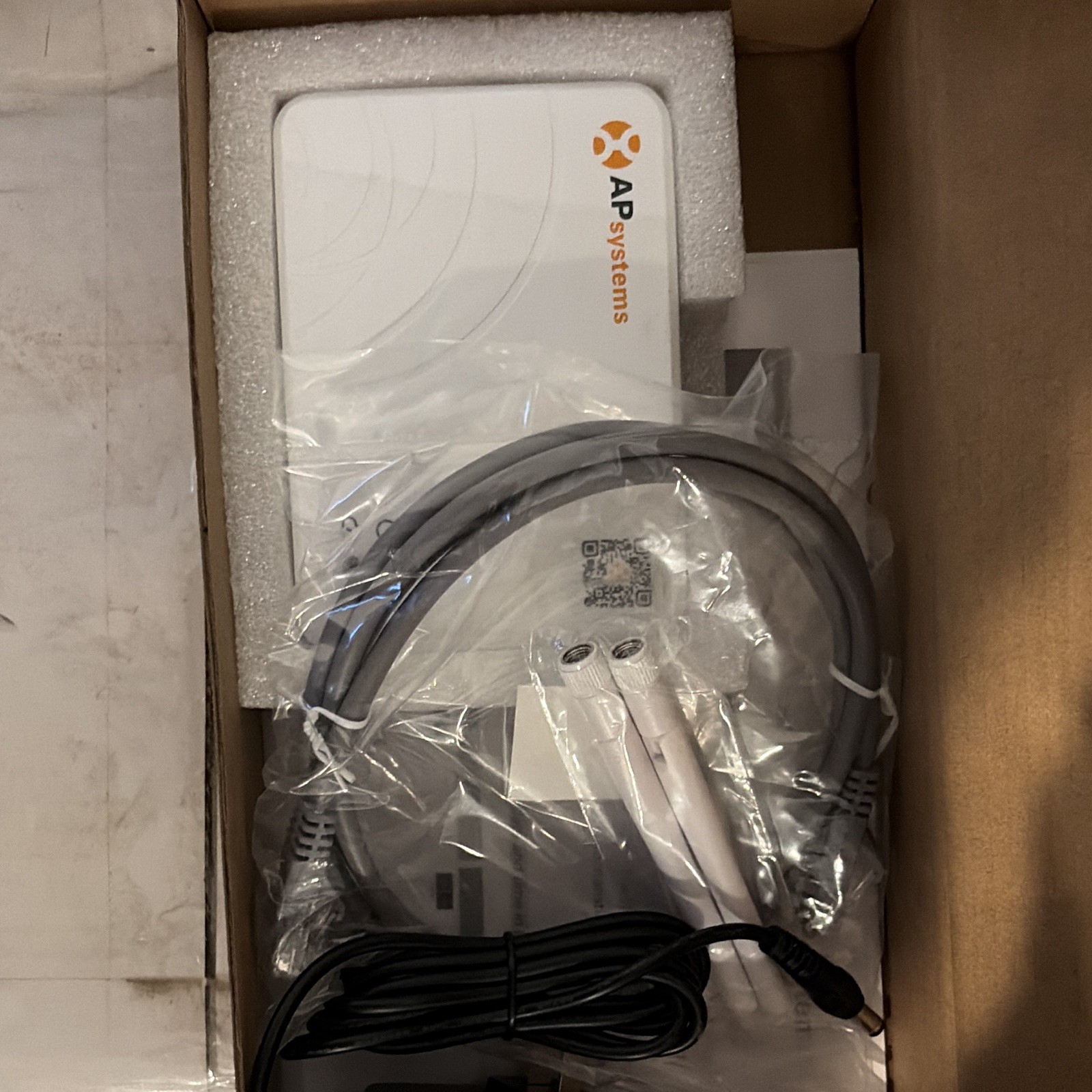 APsystems ECU-R Solar Microinverter MPPT Grid-Tie 300W 120V AC White gallery