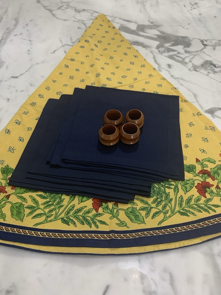 Williams Sonoma 68” Round Yellow Tablecloth w 4 Wood Napkin Rings + 4 Napkins
