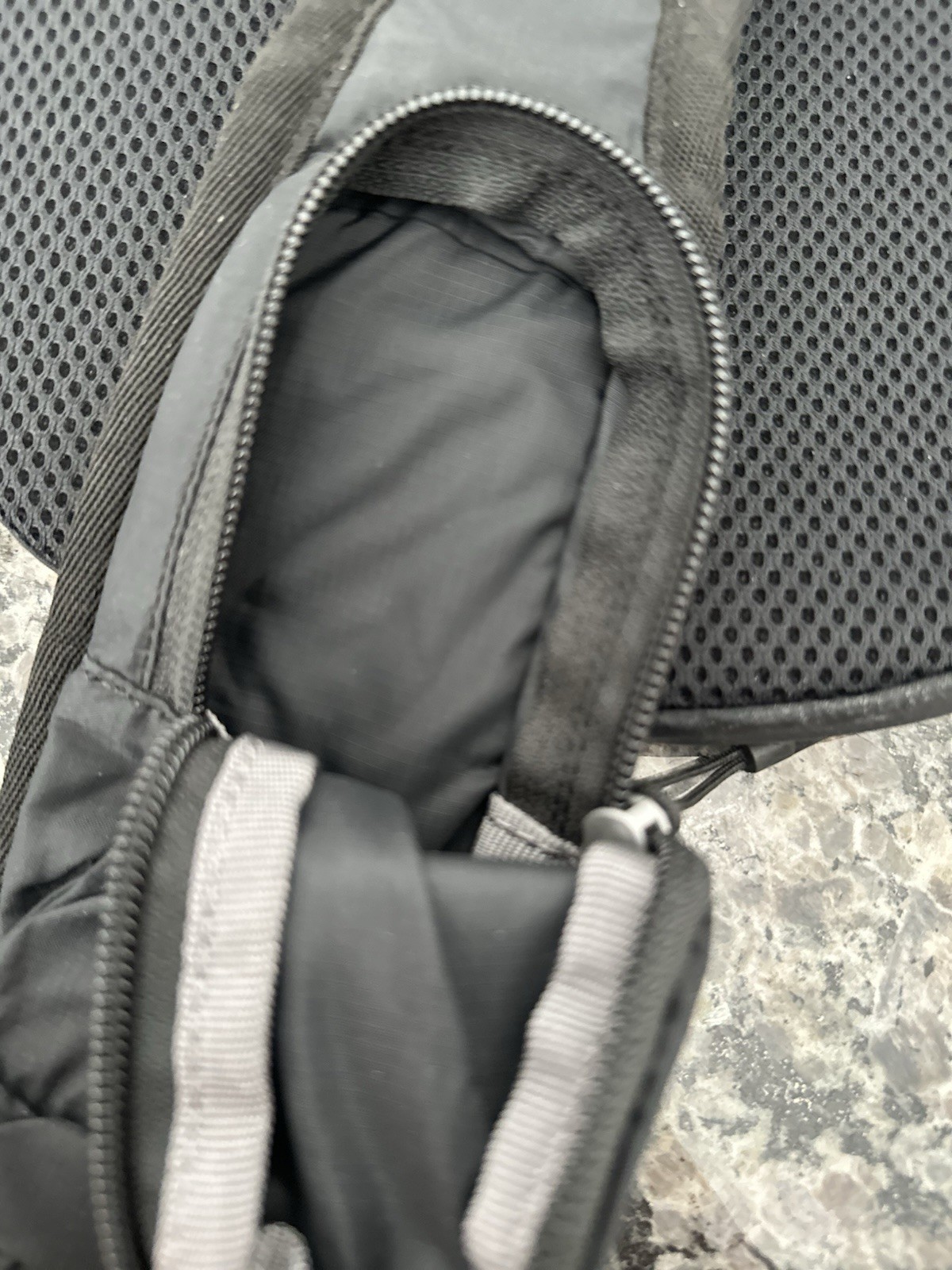 Eddie Bauer 8L Black Ripstop Sling Backpack 4