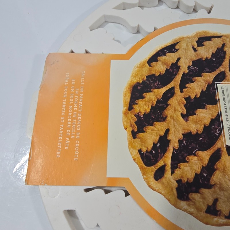 Williams Sonoma Pie Crust Cutter Bundle Lot of 4 Fall Summer Snowflake Autumn gallery