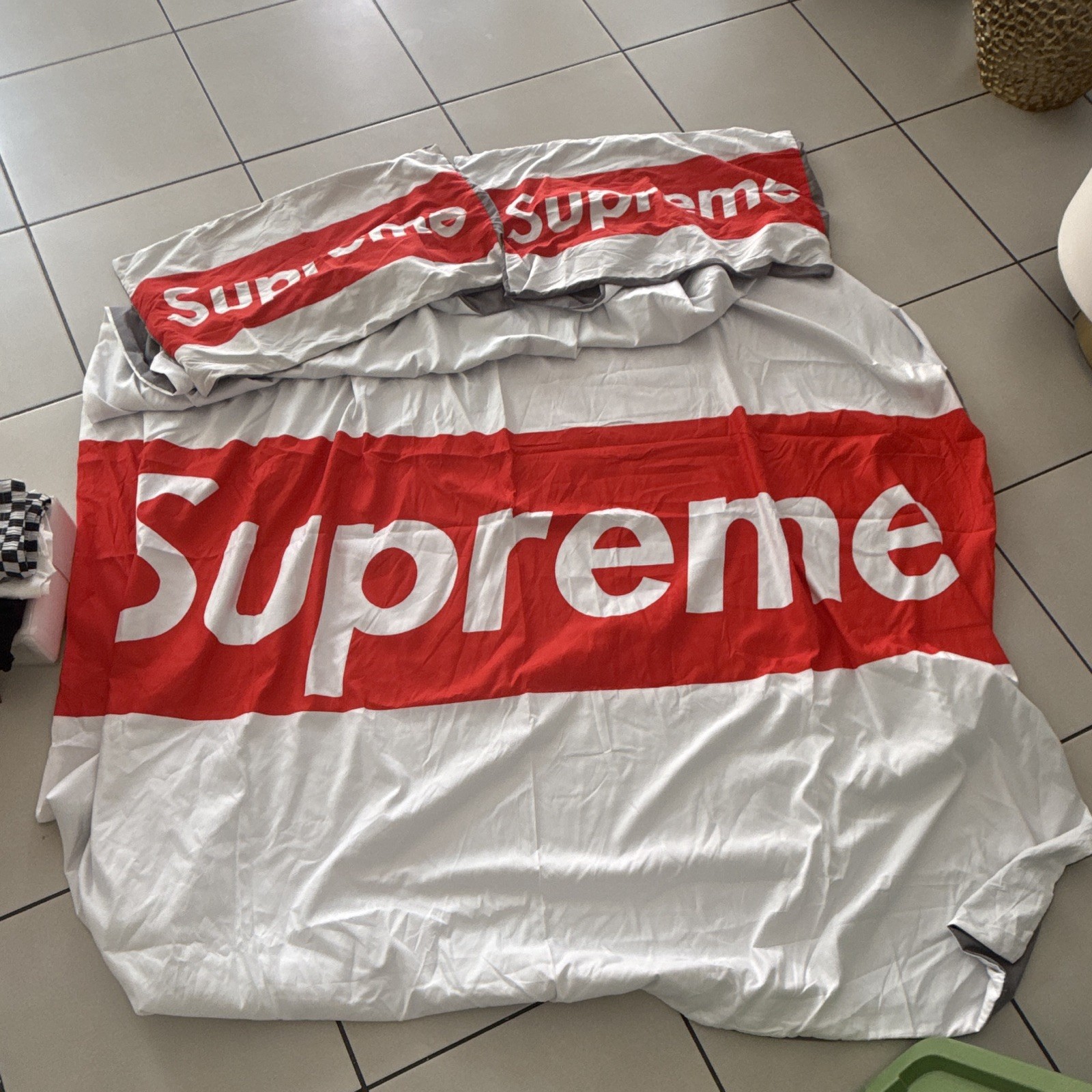 Supreme Box Logo FULL Duvet Set Red/White/Gray Zip w/ Pillowcase gallery