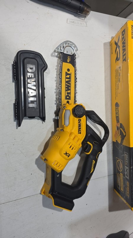 [Open-Box] (DCCS623B) Dewalt Max 8" 20V Pruning Electric Cordless Chainsaw gallery