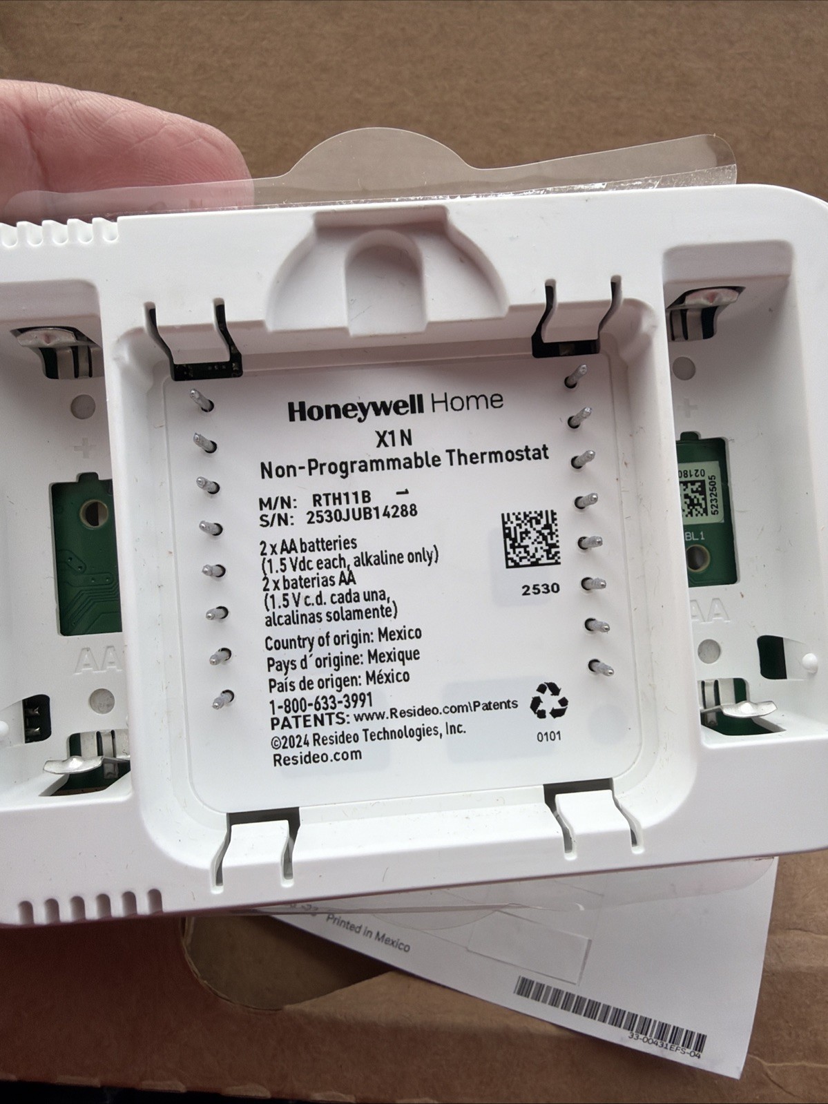 Honeywell Home X1N Non-Programmable Thermostat, Single-Stage, 1-Heat/1-Cool gallery