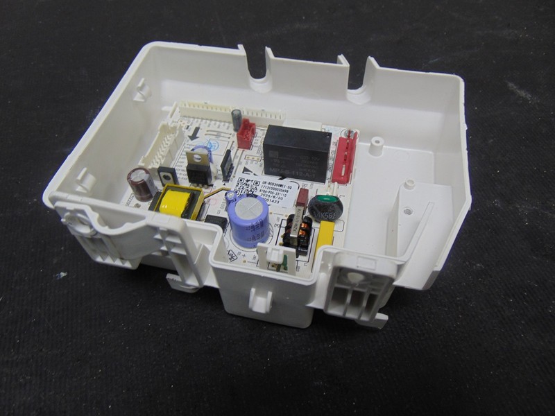 Midea Refrigerator MRT14D2BWW Control Board 17131000020698 gallery