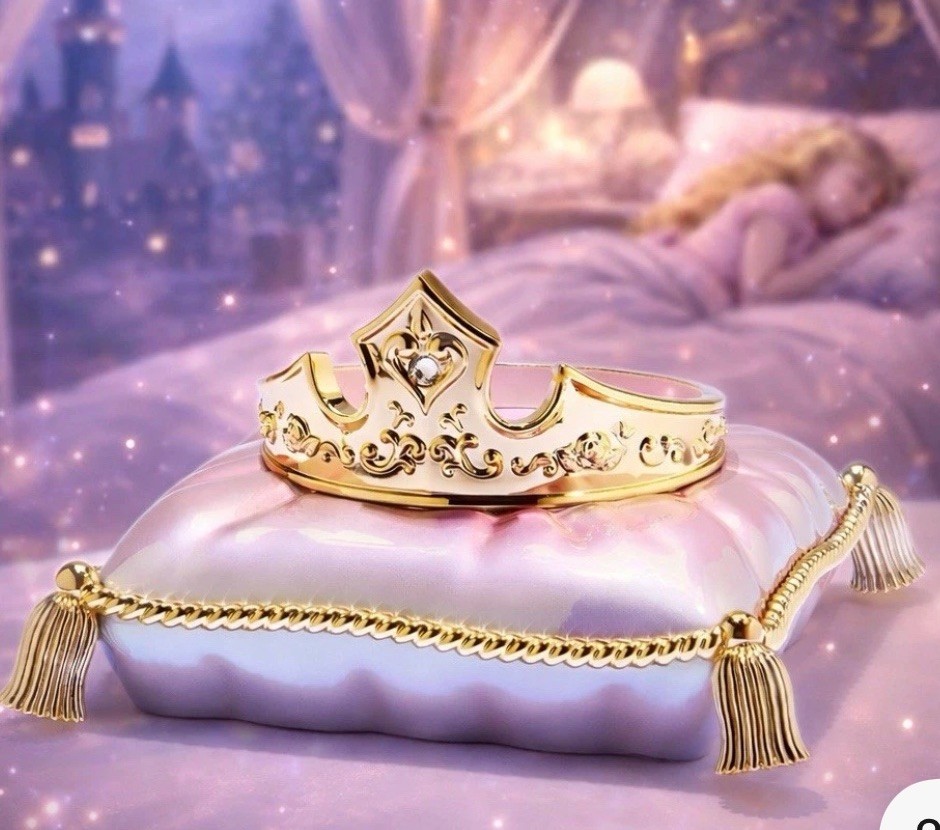 Disney Bath & Body Works Princess Aurora Crown 3-Wick Candle Holder Pedestal 👑 gallery