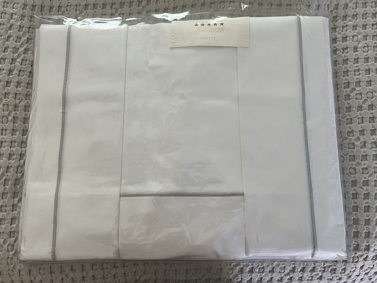 Frette Bourdon Percale Queen Sheet Set In 100% Cotton Made In Italy White/Grey gallery