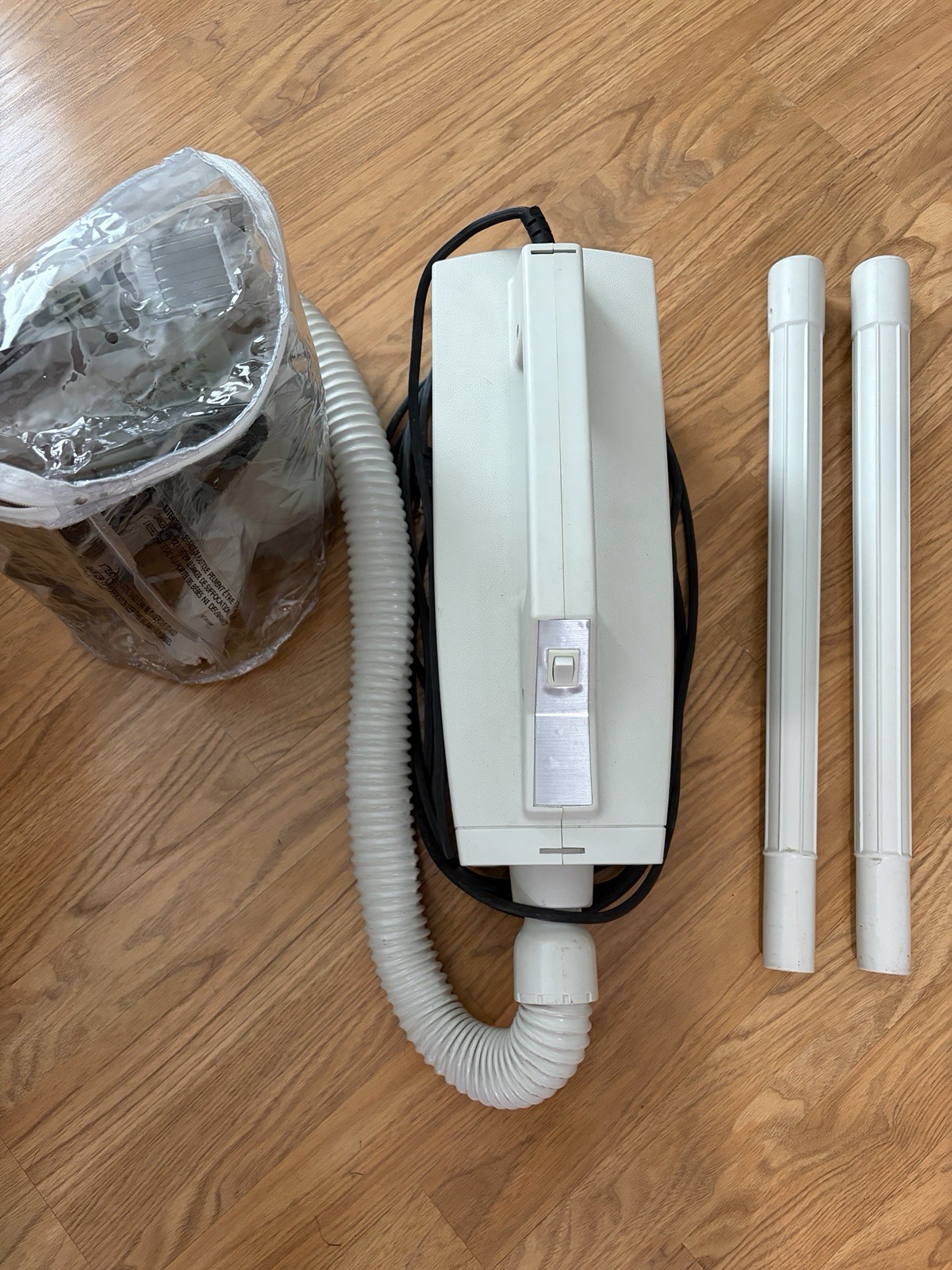 ORECK XL Model BB870-AW Portable Vacuum Cleaner w/Attachments TESTED WORKS gallery