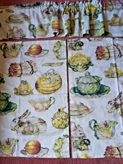 3 Piece Kitchen Curtain Set 2 Panels 30″ L 1 Valance 62 ” W Cotton Braemore Text